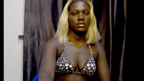 Snapshot of darkchocoxx chatting on 09.24.25 sexygal online show from 09.24.25