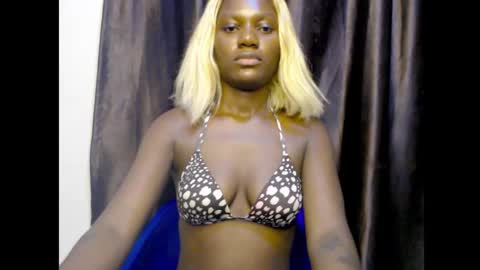 Snapshot of darkchocoxx chatting on 09.26.25 sexygal online show from 09.26.25