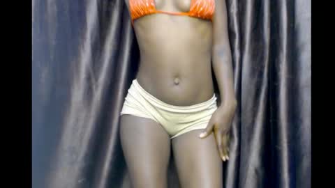Snapshot of darkchocoxx chatting on 09.30.25 sexygal online show from 09.30.25