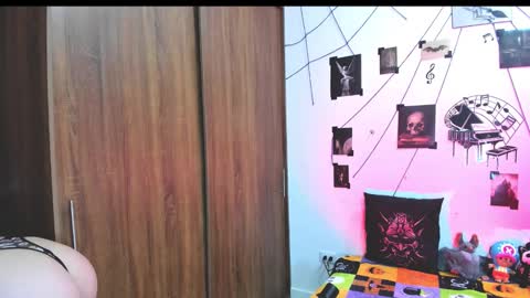Snapshot of darkkittenuwu chatting on 09.25.25 Hi Im Yuri independent modelhelp me get my 111 hands upuwu online show from 09.25.25