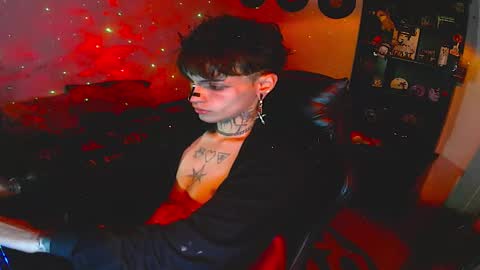 Snapshot of darkness_prince_x chatting on 10.20.25   online show from 10.20.25