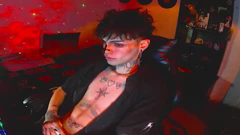 Snapshot of darkness_prince_x chatting on 10.21.25   online show from 10.21.25