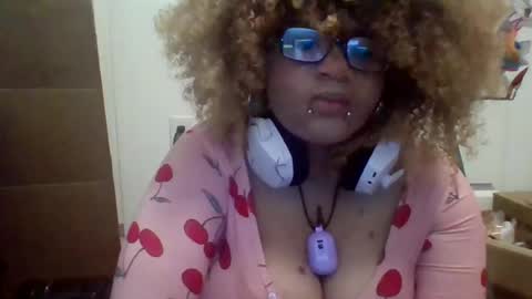 Snapshot of darksundaze chatting on 06.18.26 DarkSundaze online show from 06.18.26