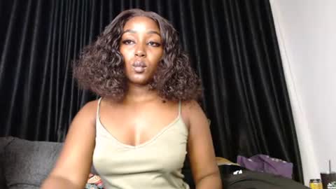 Snapshot of darktanqueen chatting on 06.18.26 darktanqueen online show from 06.18.26