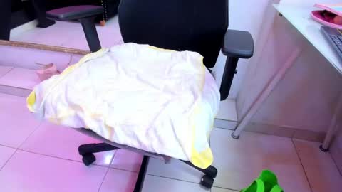 Snapshot of darlingbdsm_ chatting on 05.17.26 Darling online show from 05.17.26