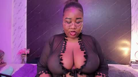  Darnell Queen online show from 10.24.25