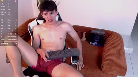 Snapshot of darrencolleen chatting on 02.04.26 darrencolleen online show from 02.04.26