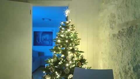 Snapshot of dartanjanas chatting on 12.30.24 Dario online show from 12.30.24