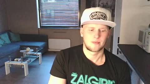 Snapshot of dartanjanas chatting on 09.11.25 Dario online show from 09.11.25