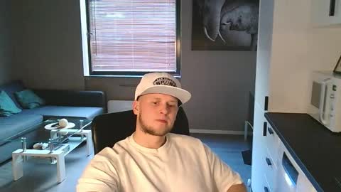 Snapshot of dartanjanas chatting on 09.12.25 Dario online show from 09.12.25