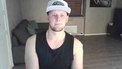 Snapshot of dartanjanas chatting on 09.18.25 Dario online show from 09.18.25