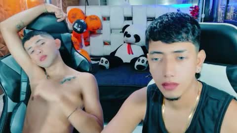 Snapshot of darwinandbrayan chatting on 11.01.25 darwinandbrayan online show from 11.01.25