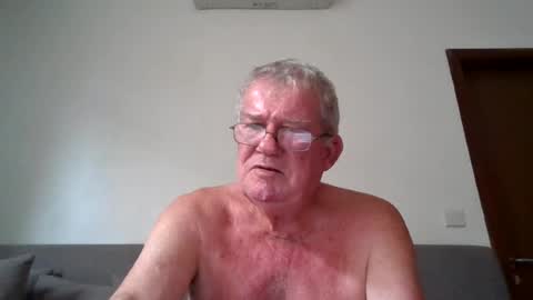 Snapshot of darwincock chatting on 06.25.26 darwincock online show from 06.25.26