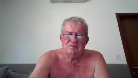 Snapshot of darwincock chatting on 06.25.26 darwincock online show from 06.25.26