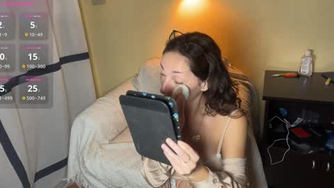 Snapshot of dasha_the_sun chatting on 01.12.25 Dasha online show from 01.12.25