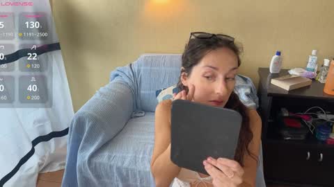 Snapshot of dasha_the_sun chatting on 01.18.25 Dasha online show from 01.18.25