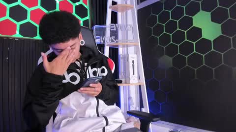 Snapshot of david_banks_ chatting on 04.09.26 David online show from 04.09.26