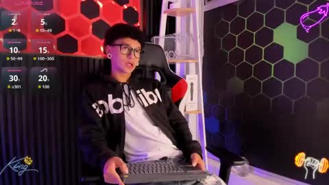 Snapshot of david_banks_ chatting on 04.16.26 David online show from 04.16.26