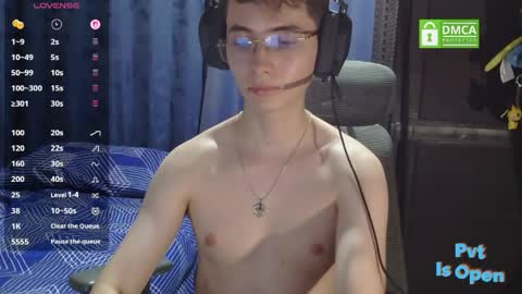 Snapshot of david_colombian chatting on 06.04.26 ProgrammerBoy online show from 06.04.26