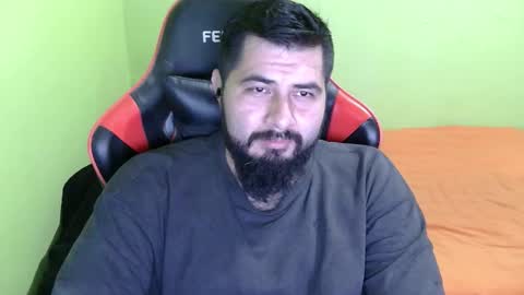 Snapshot of daviddelz chatting on 12.14.25 David online show from 12.14.25