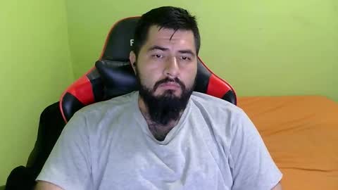 Snapshot of daviddelz chatting on 12.19.25 David online show from 12.19.25