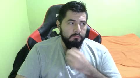 Snapshot of daviddelz chatting on 12.21.25 David online show from 12.21.25