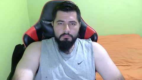 Snapshot of daviddelz chatting on 12.22.25 David online show from 12.22.25