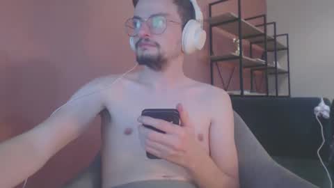 Snapshot of davidfoxfr chatting on 11.03.25 davidfoxfr online show from 11.03.25