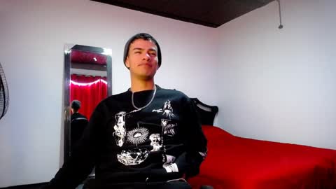 Snapshot of davidkaloc chatting on 01.22.25 David online show from 01.22.25