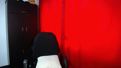 Snapshot of davidkaloc chatting on 10.12.25 David online show from 10.12.25