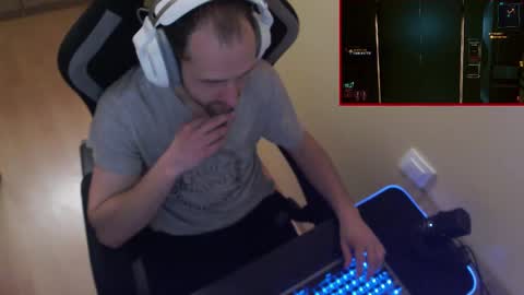 Snapshot of davidoventt chatting on 02.26.25 davidoventt online show from 02.26.25