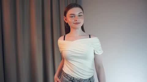 Snapshot of davinagreengo chatting on 04.21.26 Louise online show from 04.21.26