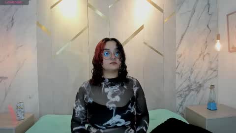 Snapshot of davis_emma chatting on 03.11.25 Emma online show from 03.11.25