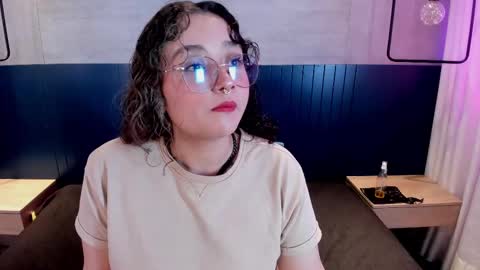 Snapshot of davis_emma chatting on 09.18.25 Emma online show from 09.18.25
