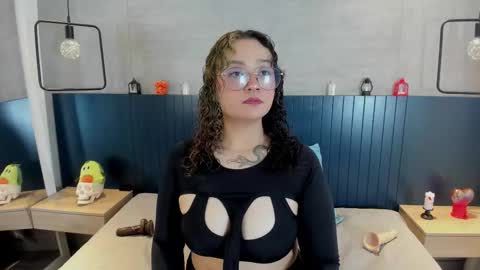 Snapshot of davis_emma chatting on 10.19.25 Emma online show from 10.19.25