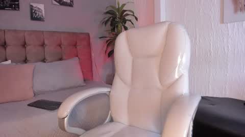 Snapshot of dayan_rose_ chatting on 06.13.26 Dayan online show from 06.13.26