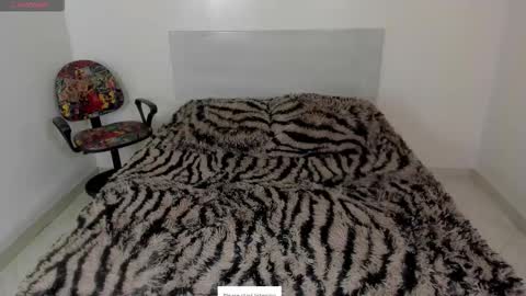 I am Dayanna  tecca online show from 11.25.25