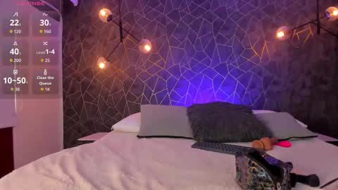 DAYRA ANGELS online show from 11.25.25