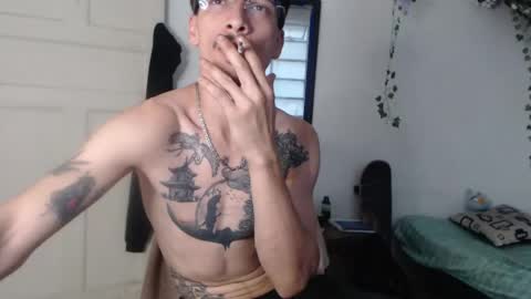 Snapshot of dazzayyy chatting on 05.10.26 dazzayy online show from 05.10.26