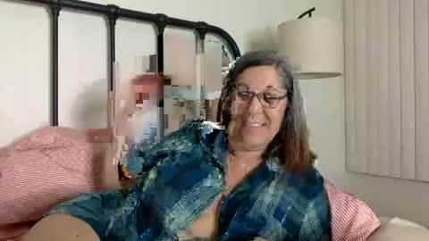 Snapshot of ddmolly chatting on 04.18.26 DDMolly online show from 04.18.26