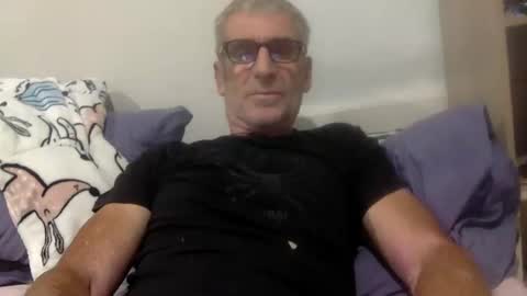 deanofflove221000 online show from 11.16.25