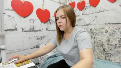 Snapshot of dear_hollyy chatting on 05.27.26 Holly online show from 05.27.26