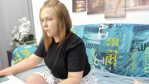 Snapshot of dear_hollyy chatting on 06.03.26 Holly online show from 06.03.26