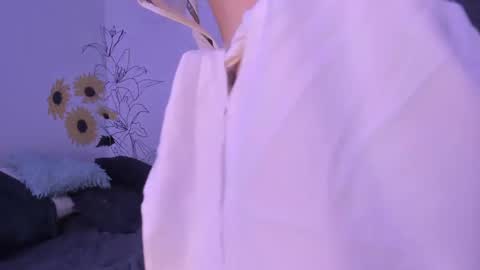 Snapshot of dear_venus chatting on 02.15.25 venus adam online show from 02.15.25