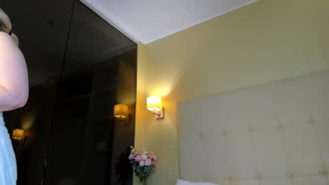 Debbie Mon Tue Fri Sun Sat GMT 3 1000am - 0400pm  online show from 09.19.25