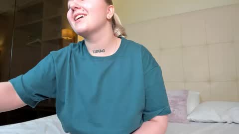 Debbie Mon Tue Fri Sun Sat GMT 3 1000am - 0400pm  online show from 10.16.25