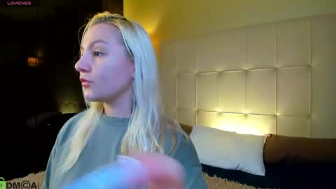 Debbie Mon Tue Fri Sun Sat GMT 3 1000am - 0400pm  online show from 04.02.26