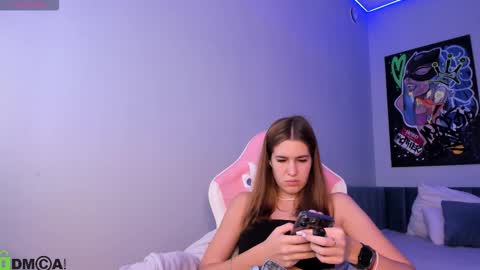 Snapshot of debbie_wools chatting on 09.24.25 Jennifer online show from 09.24.25