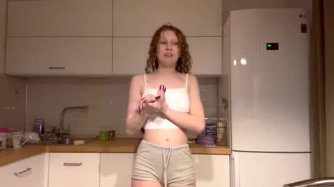 Snapshot of deboramcdonnall chatting on 12.22.25 Hello My name is Sarah im new model here and little but shy. online show from 12.22.25