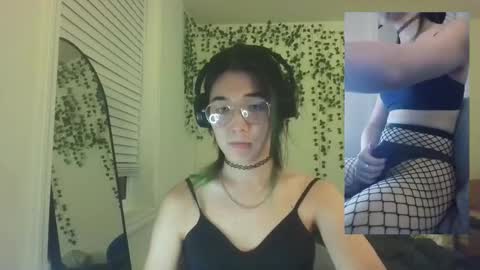 Snapshot of deciduousdoll chatting on 09.14.25 deciduousdoll online show from 09.14.25